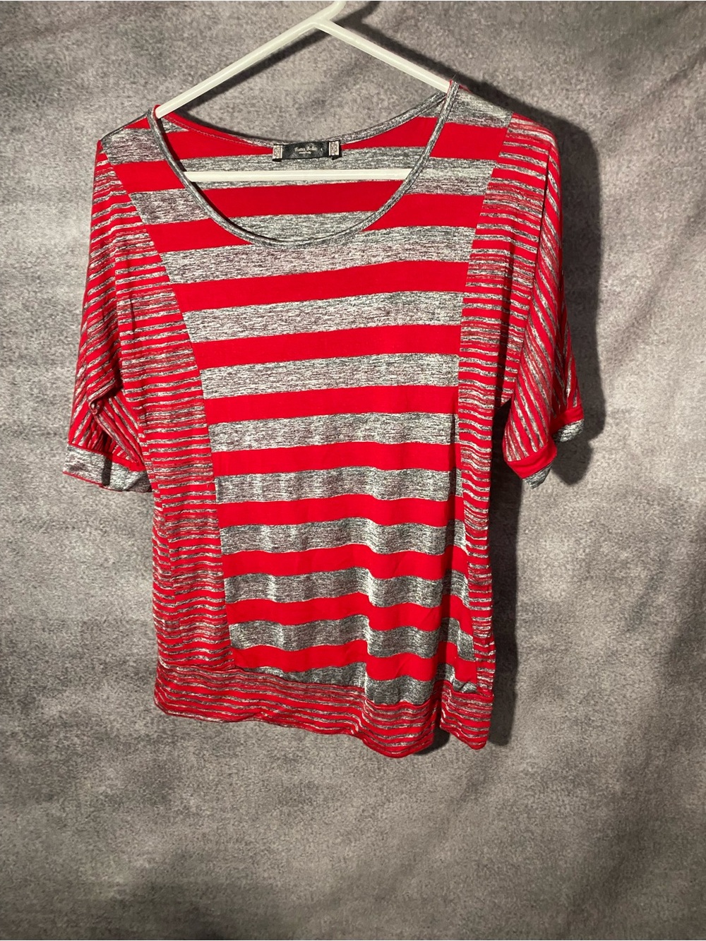 Tutta Bella Maternity Top Large Red Gray Striped Short Sleeve Cuffed Scoop Neck
